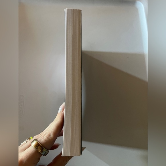 Freida McFadden Never Lie Thriller Book - Picture 3 of 3